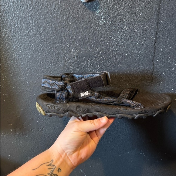 Teva Black Outdoor Sandals with Adjustable Straps and Textured Sole Size 12 - Picture 2 of 7